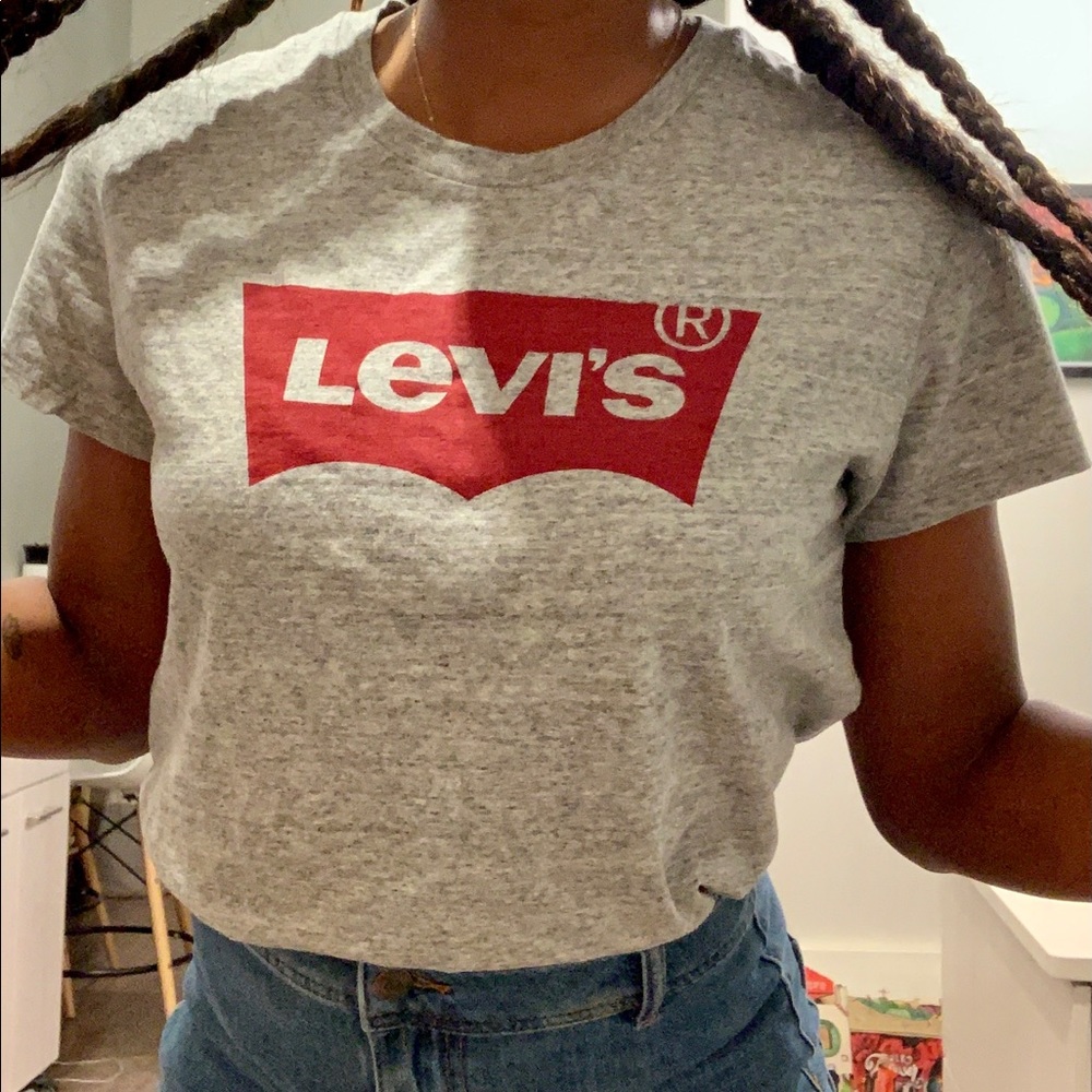 Levi’s t shirt